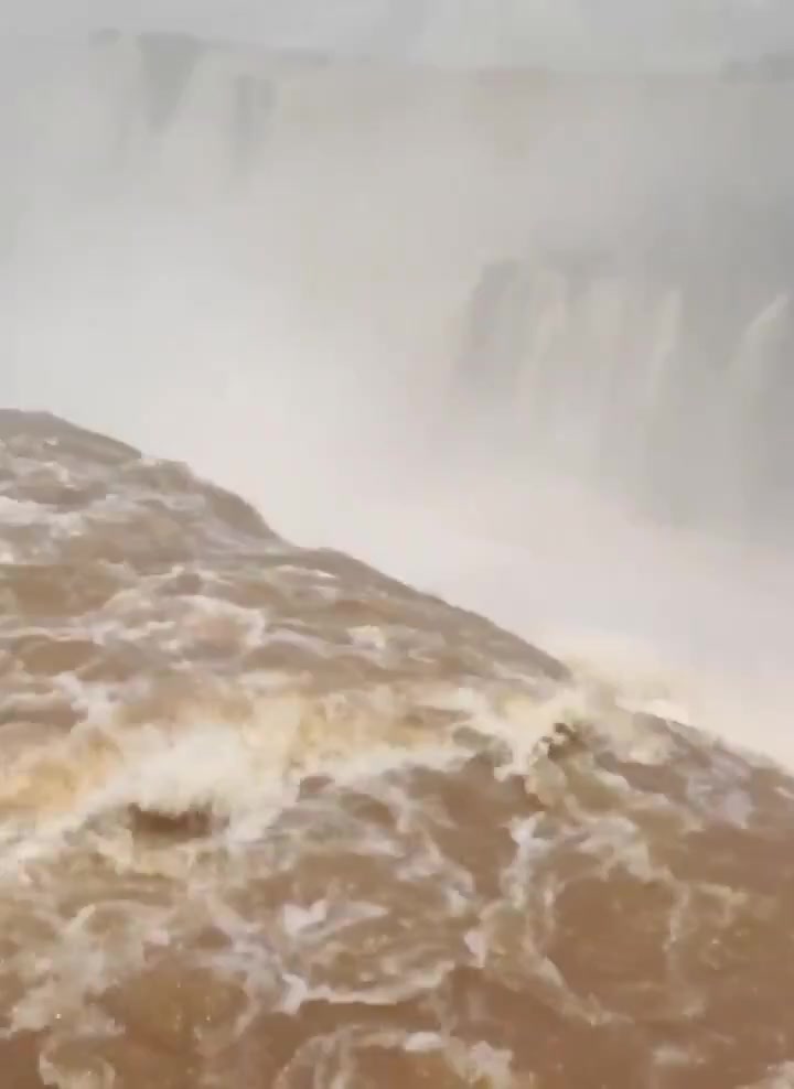 Nature is Amazing ☘️ - Iguazu Falls Brazil after heavy rain. [1871070968497496064]